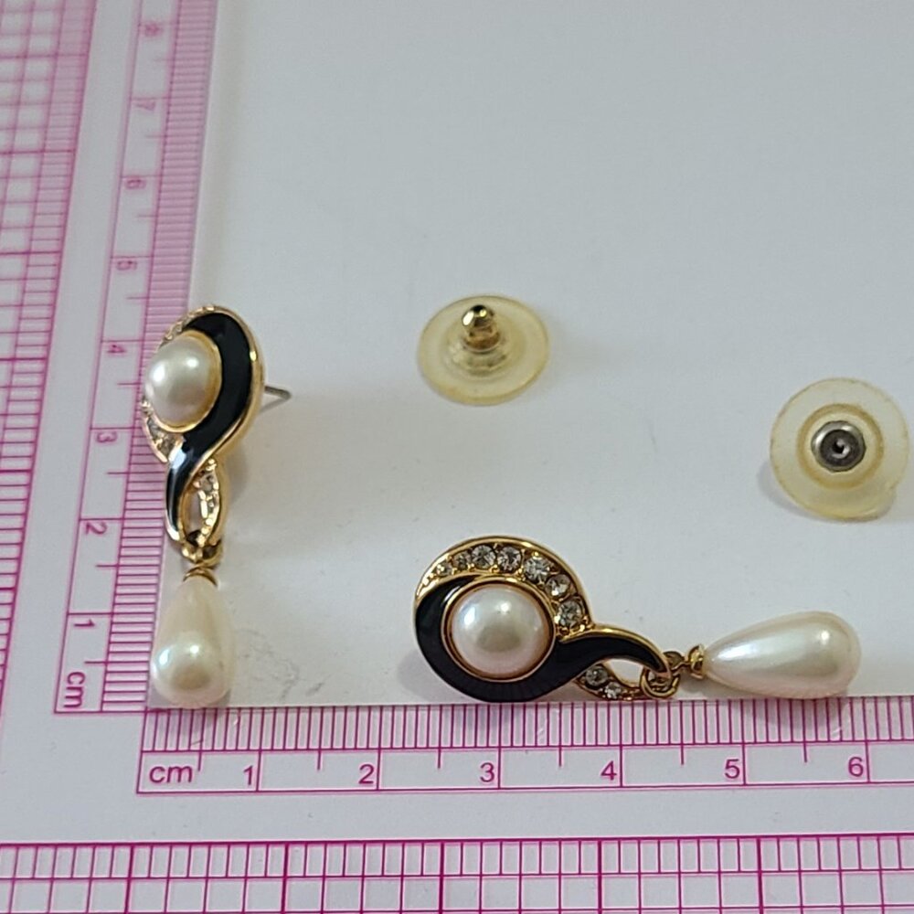 Vendome Vintage Drop Earrings - Picture 6 of 6